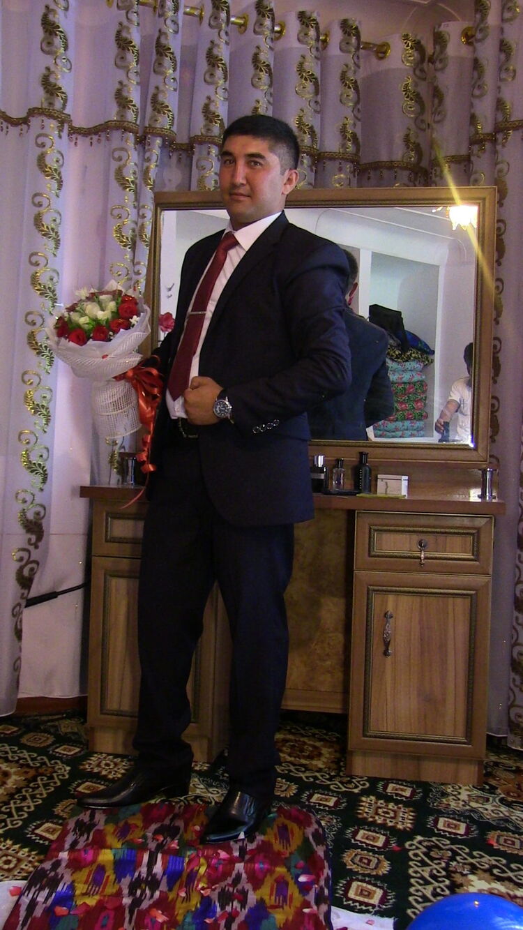  51687670  Alisher, 36 ,    