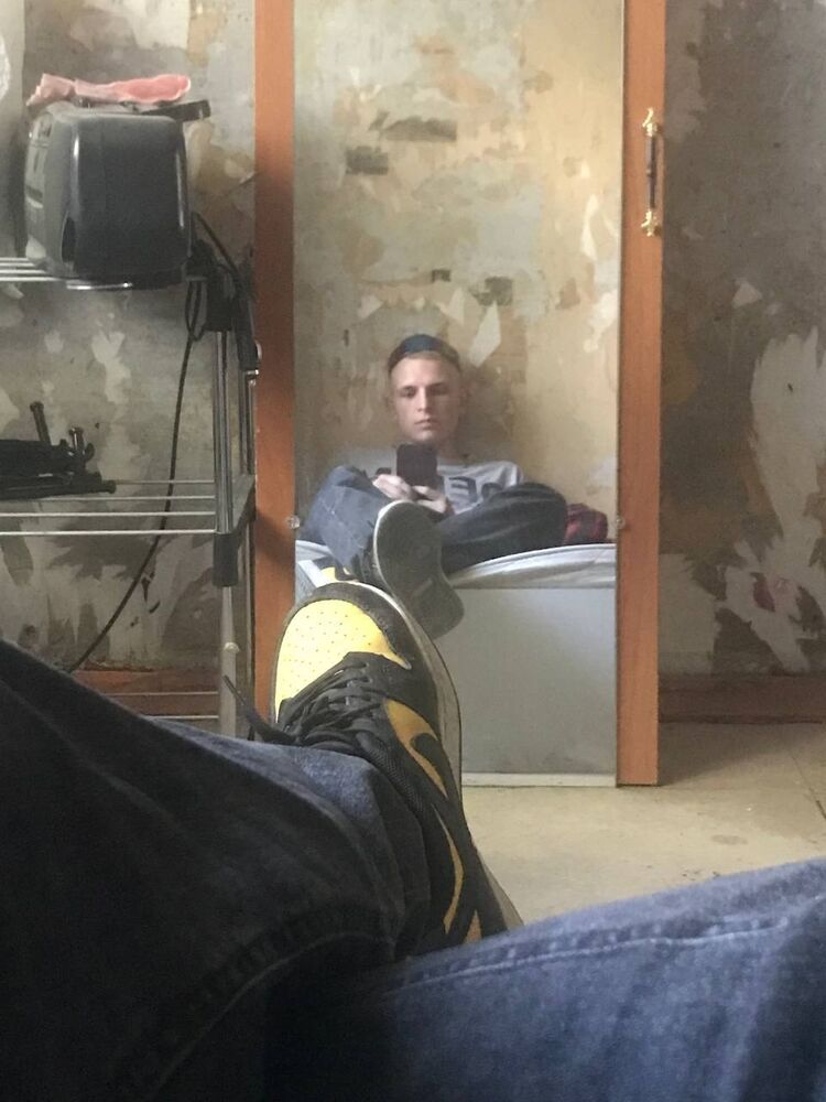  43796990  , 19 ,    
