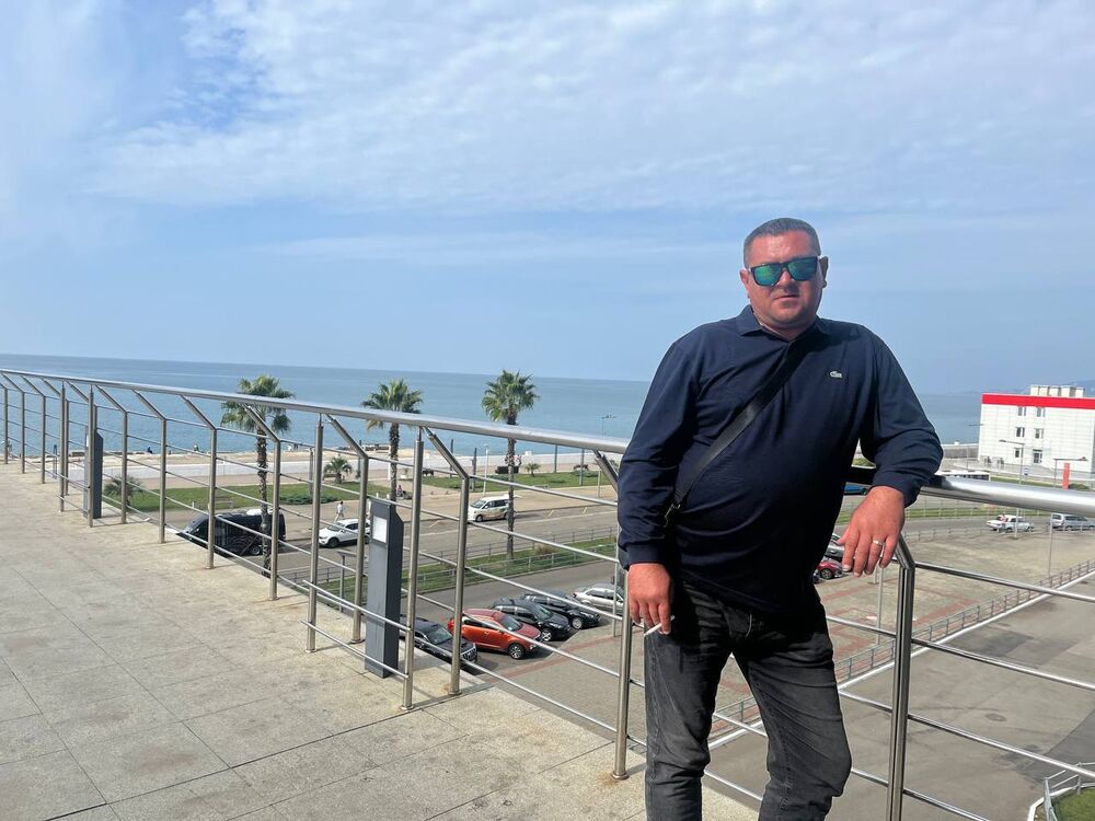  45049430  DENIS, 36 ,    -