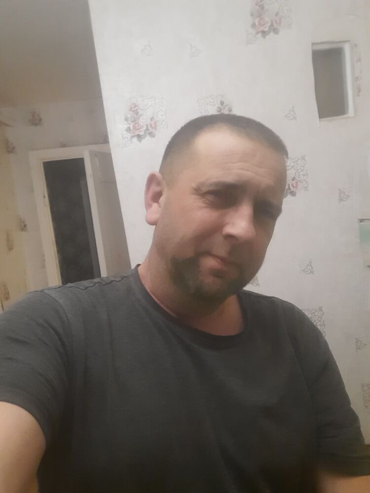  49043870  Miha, 48 ,    