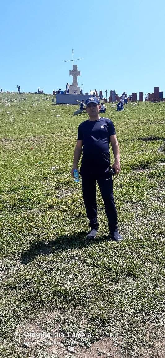  23791800  Hrach, 41 ,    