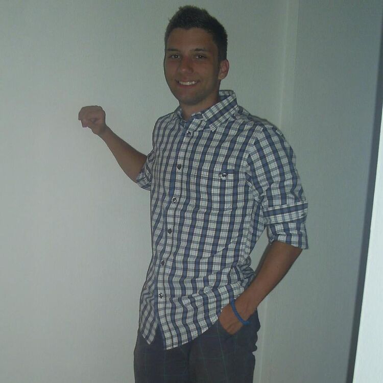  30739450  Mihailo, 31 ,    