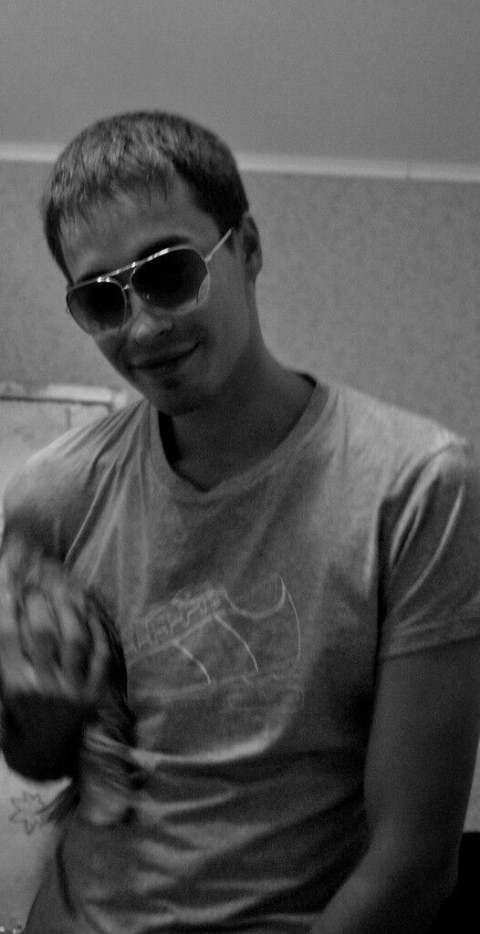  7639090  Artur, 37 ,    