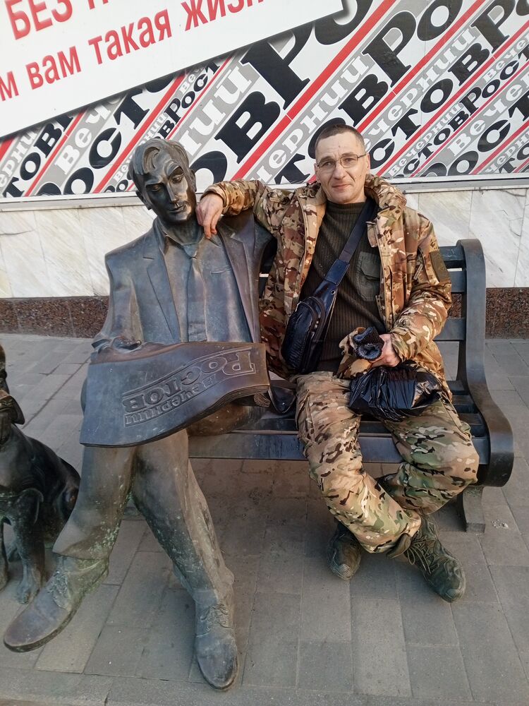  52422490  Oleg, 47 ,    