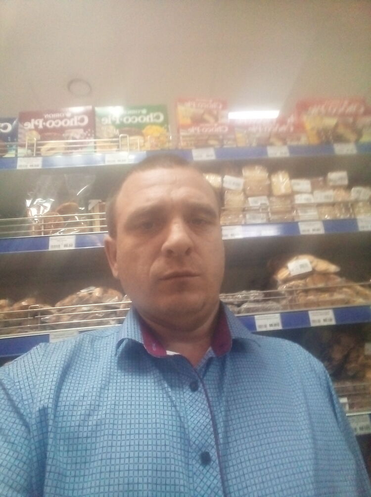  24018230  Anatolii, 35 ,    