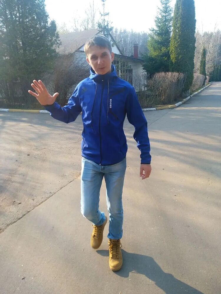  43845700  Anton, 30 ,    