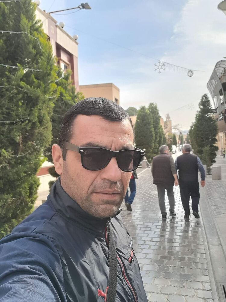  ,   Artur, 37 ,   ,   