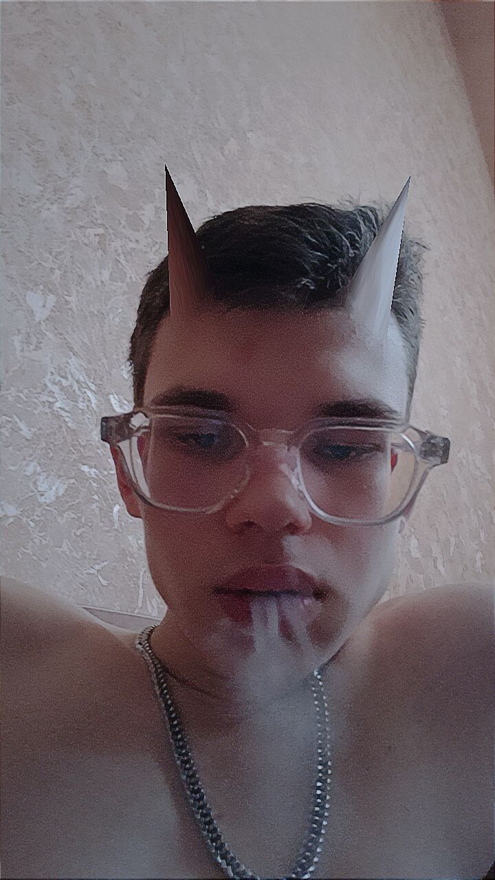  44276580  Max, 19 ,    