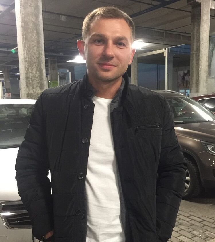  ,   Sergiu, 44 ,   ,   , c 
