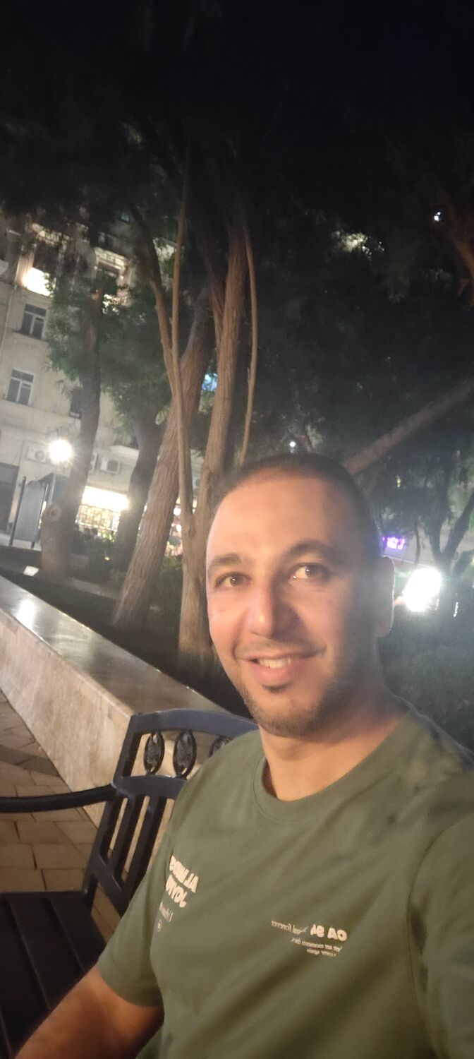  44252260  Ayman, 44 ,    