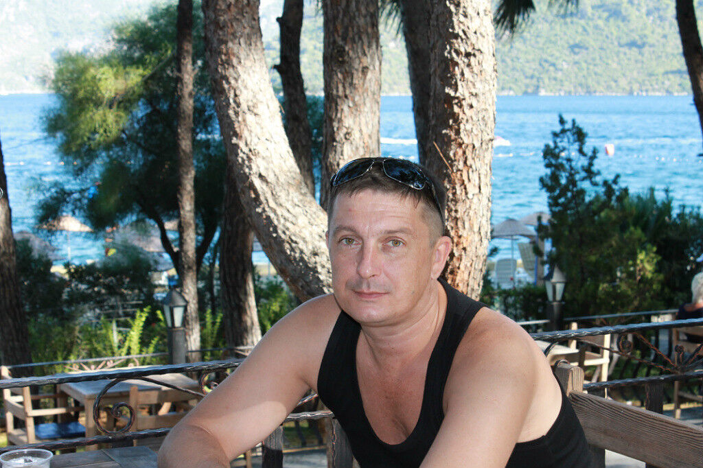  11801390  Aleks, 51 ,    