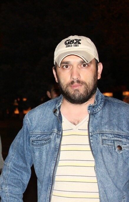  ,   Artur, 37 ,   ,   , c 