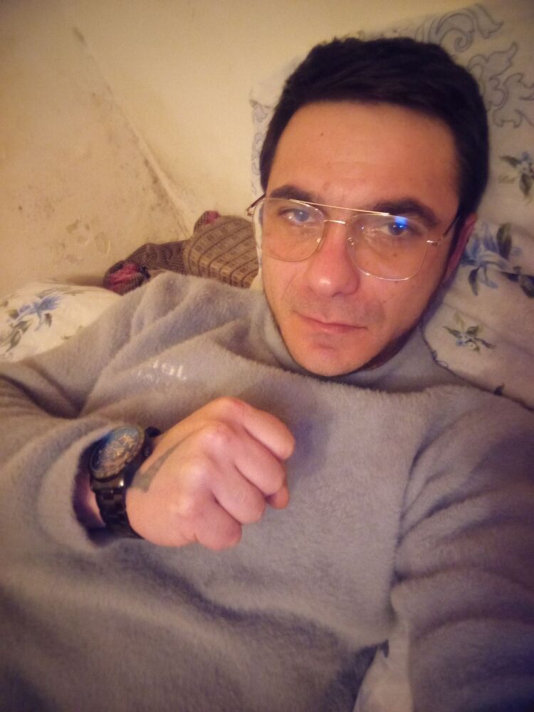  49937630  Hayk, 36 ,    