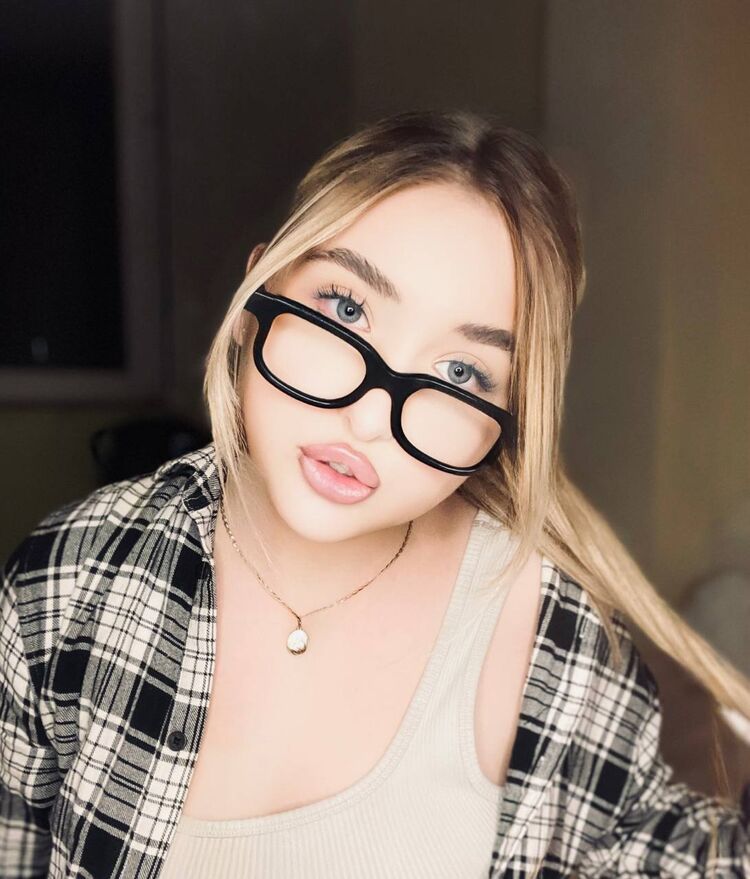  50521840  Alina, 25 ,    Rose City