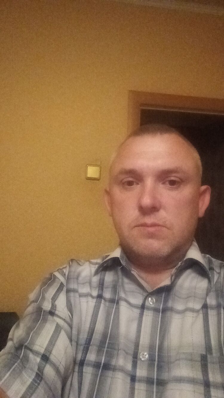  46054240  Aleks, 42 ,    