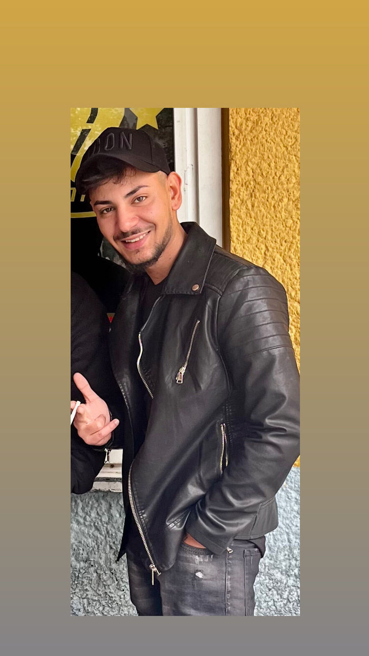  31267960  Alper, 24 ,    Natland