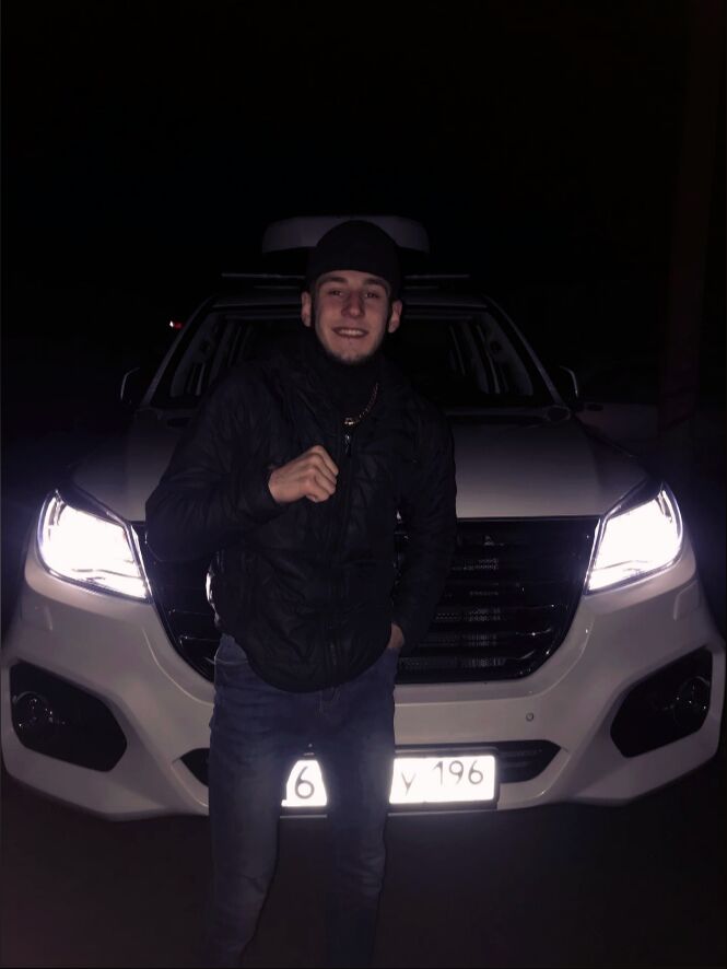  29933800  Denis, 23 ,     