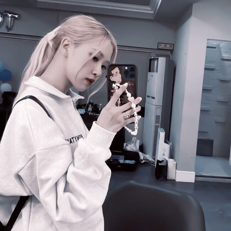  ,   Roseanne, 28 ,   ,   