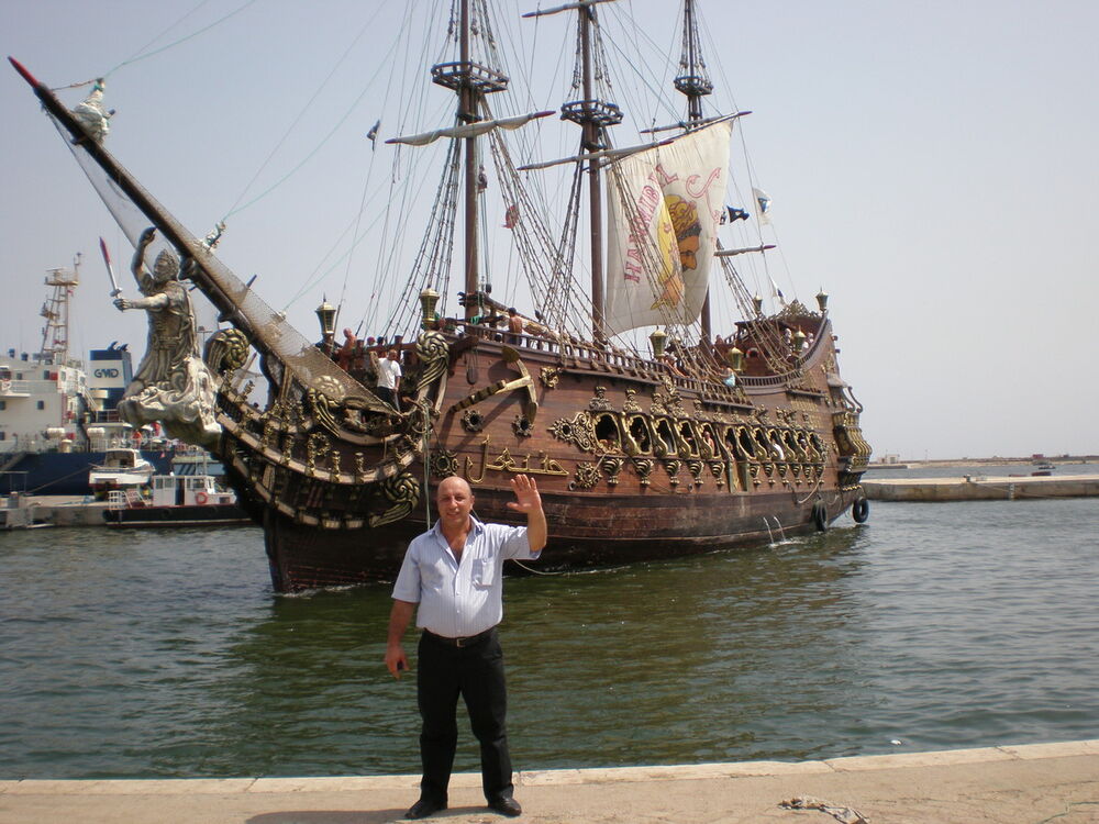  4430490  VAHID, 57 ,    