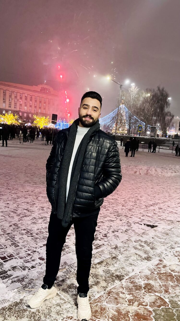  47980790  Qusay, 27 ,    