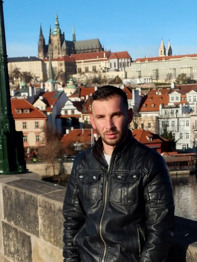  21940230  Vasyl, 35 ,    Praha
