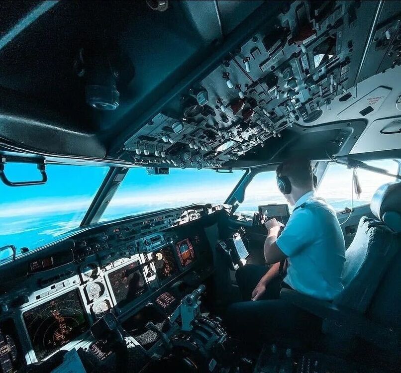  42399460  Pilot, 32 ,    