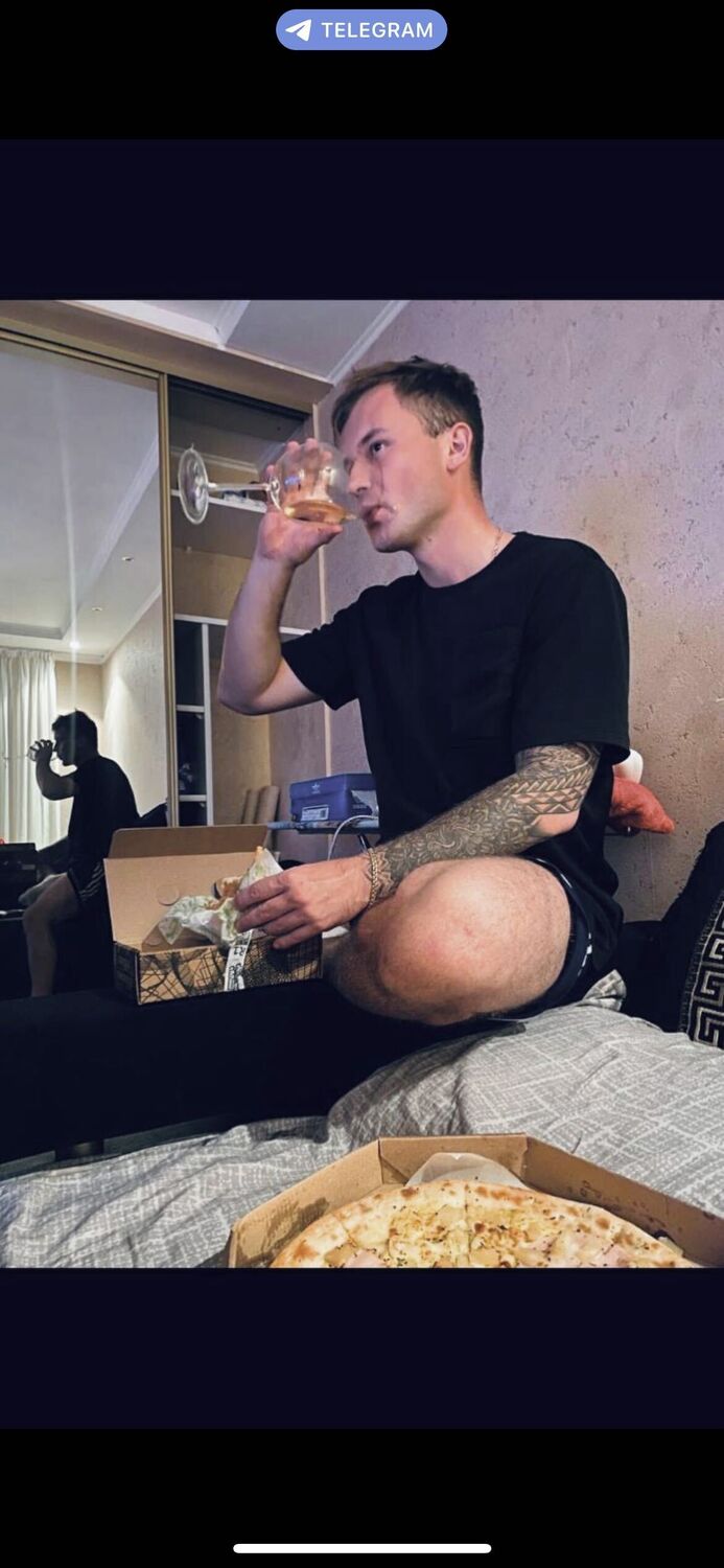  44648400  Artur, 30 ,    