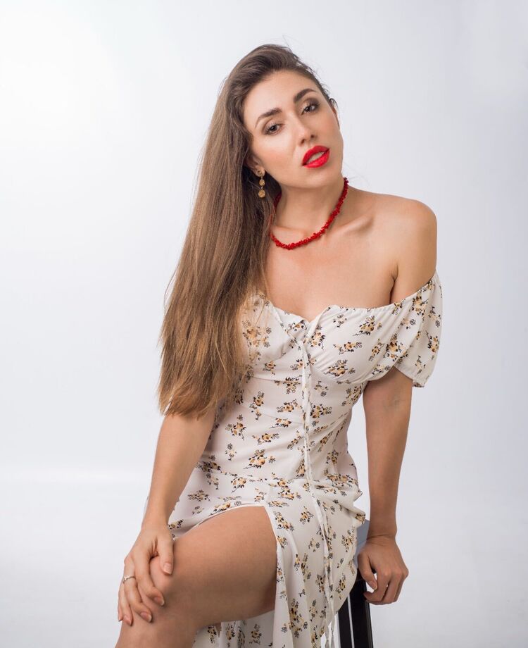  36398810  Viktoria, 33 ,    