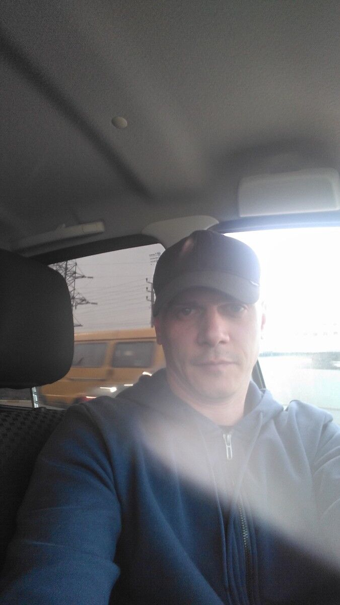  10611880  Gleb, 45 ,    