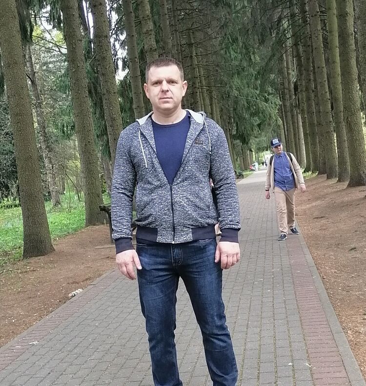  20122440  Pavel, 43 ,    