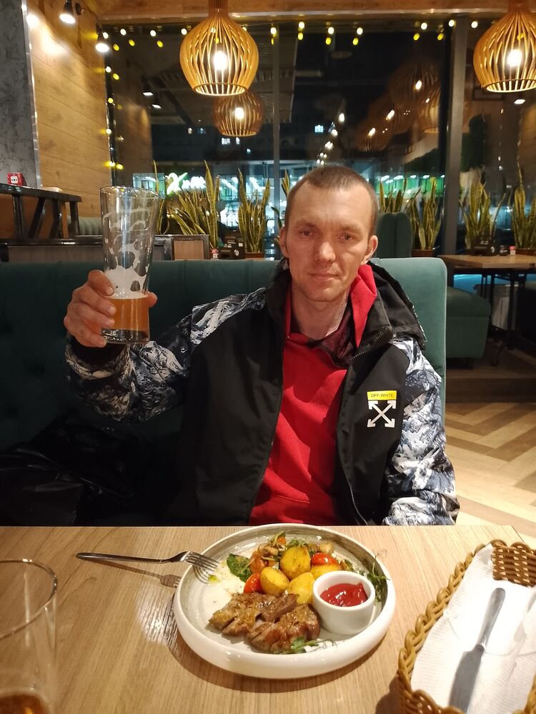  ,   Maxim, 37 ,   ,   