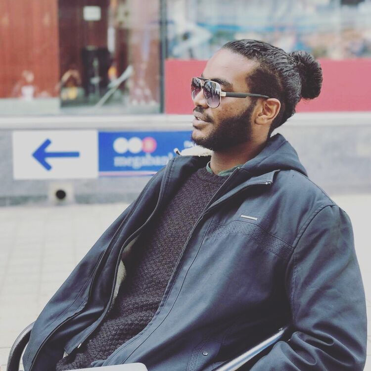  20967000  Karim, 27 ,    
