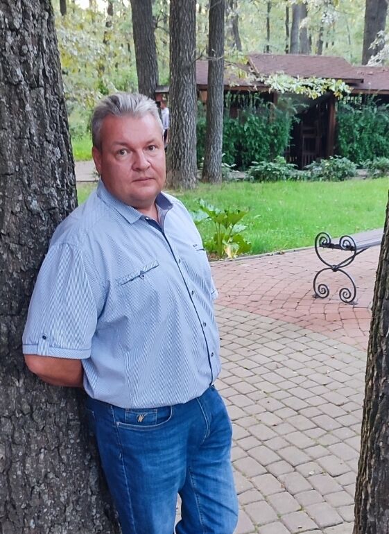  49434540  Denis, 48 ,    