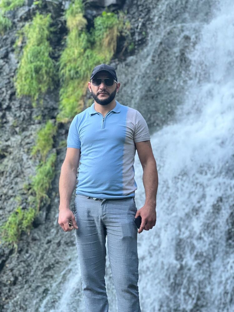  ,   Artur, 34 ,   ,   