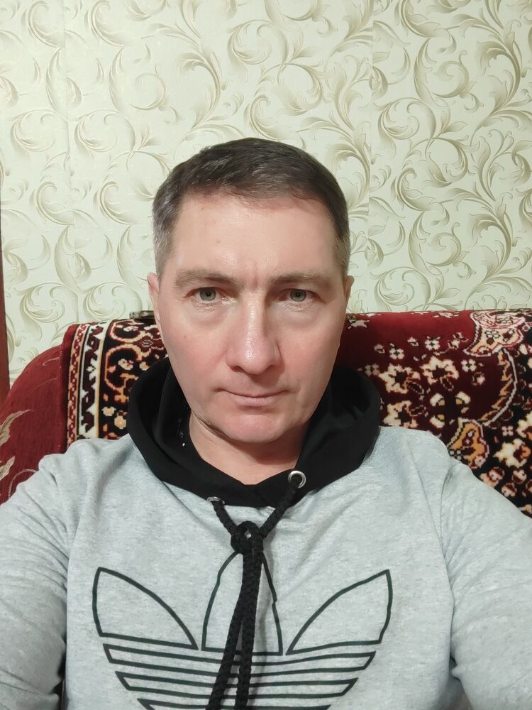  ,   Nik, 48 ,     