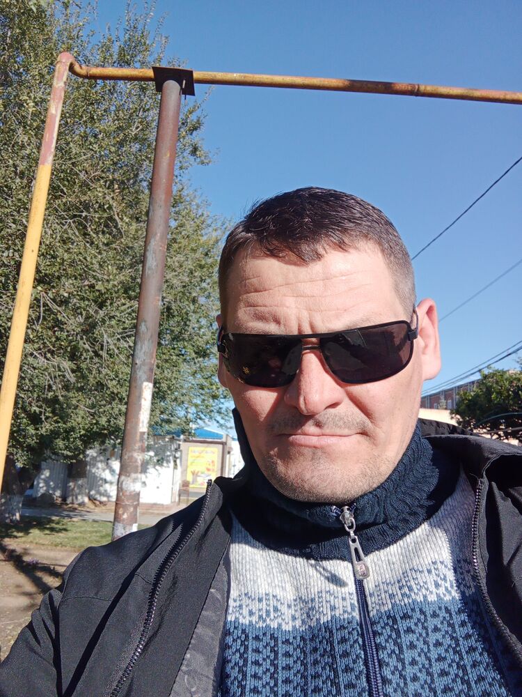  49426310  Vladimir, 42 ,    