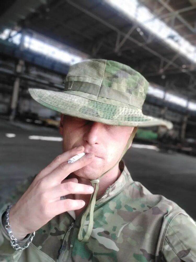  38671180  Pavel, 33 ,    