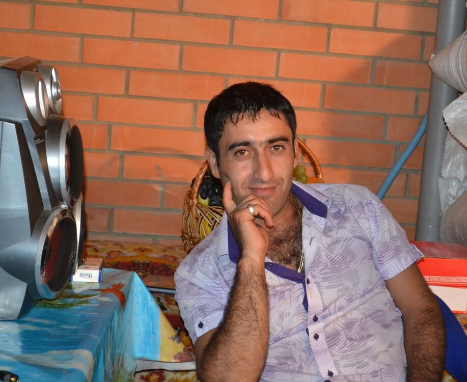  8506560  Artur, 38 ,    