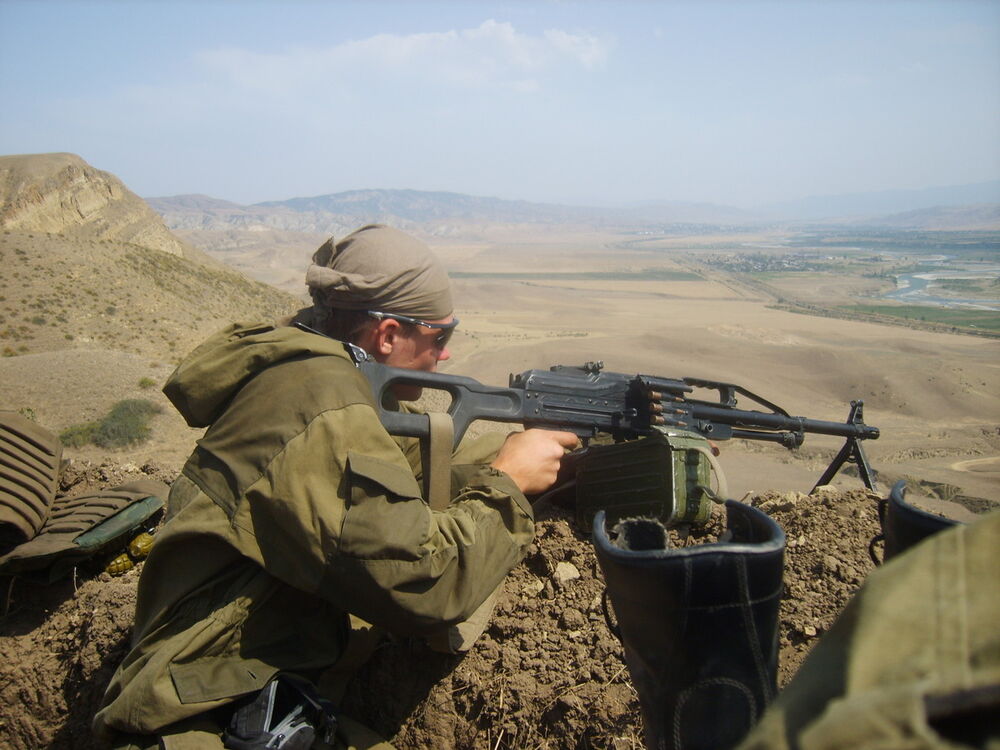  ,   Nik, 40 ,   