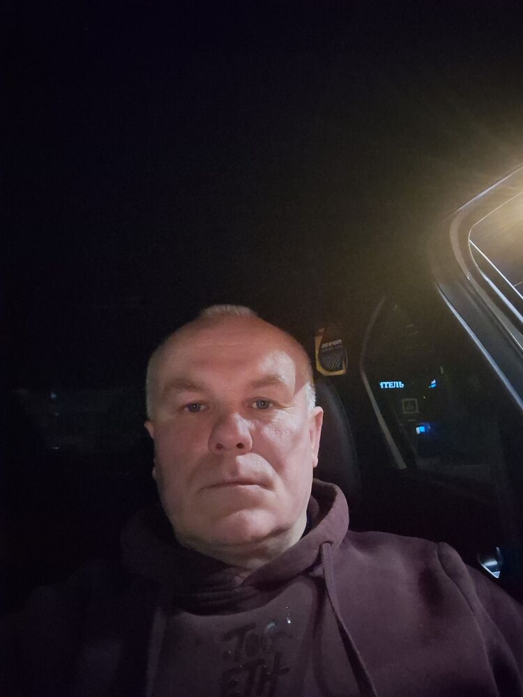  54146460  Roman, 48 ,    