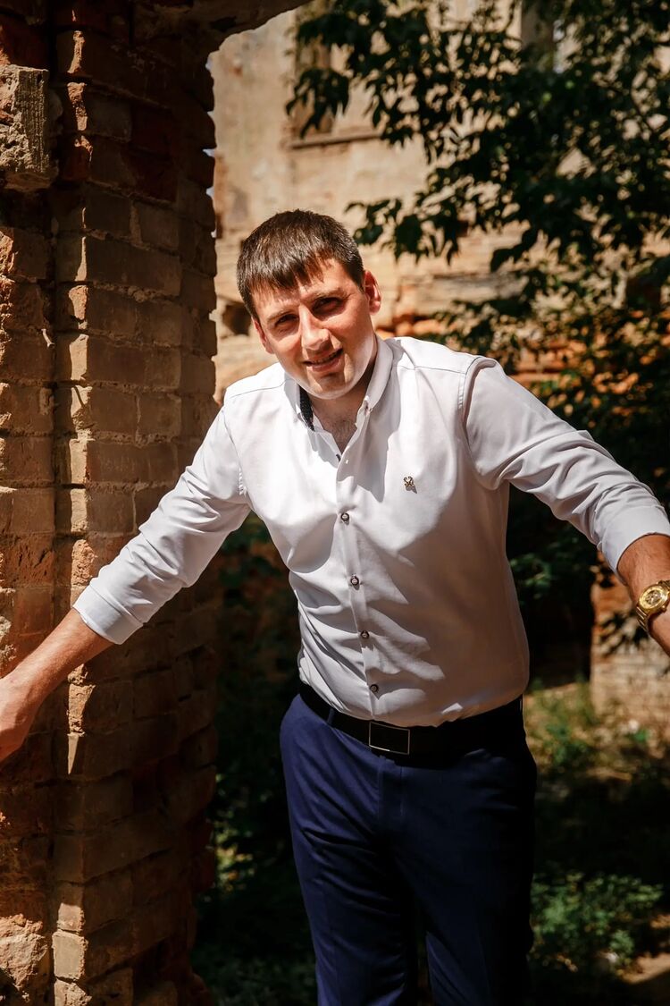  38048530  Zhenek, 32 ,     