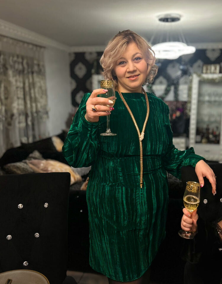  52914480  Armina, 40 ,    Darmstadt