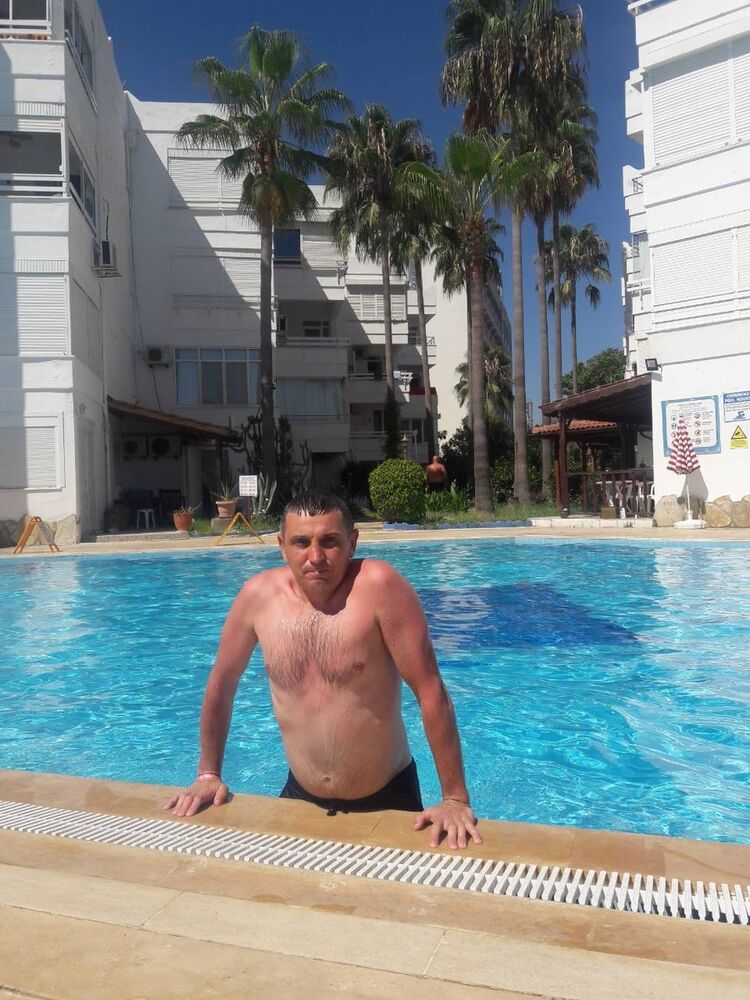  13268270  Andrii, 48 ,    