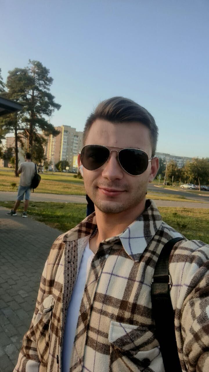  54061560  Andrew, 25 ,    