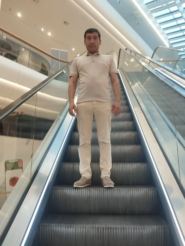  43515080  Nodir, 39 ,    
