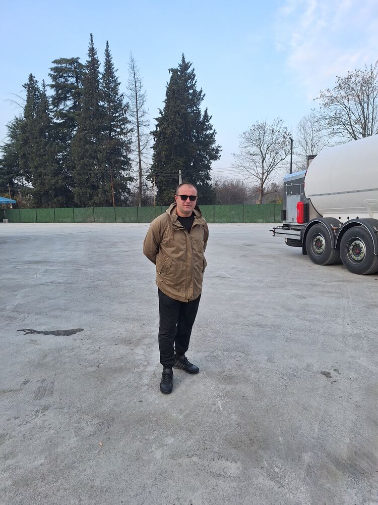  54693350  Dato, 40 ,    