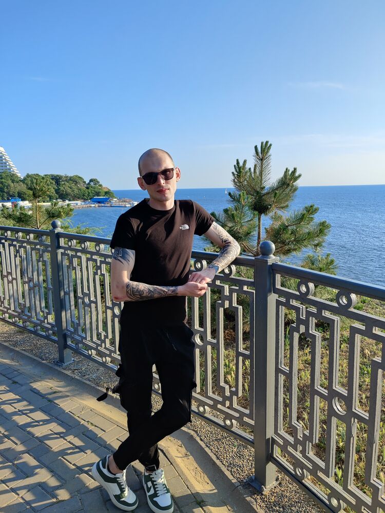  38911620  Vladimir, 30 ,    