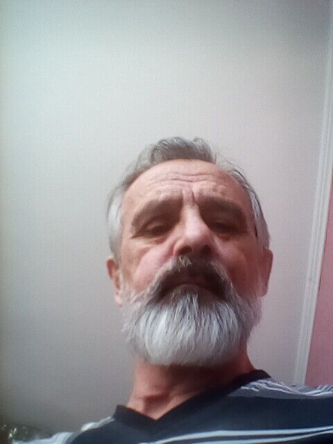  21716680  Viktor, 71 ,    