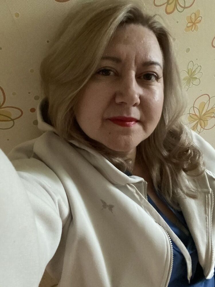 52851470  Elena, 46 ,    