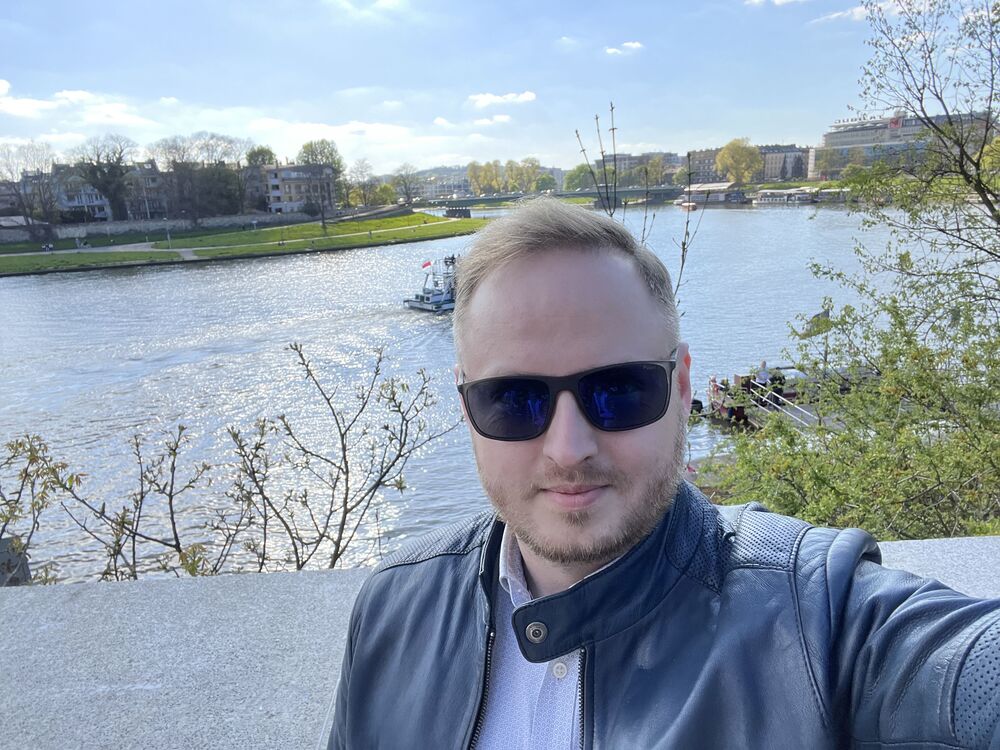  34633730  Aleksy, 37 ,    